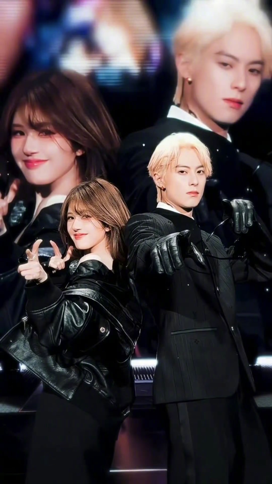 赵露思亮相王鹤棣演唱会彩排了世界上最不会唱歌的两个人在一起表演了不知道会不会有负