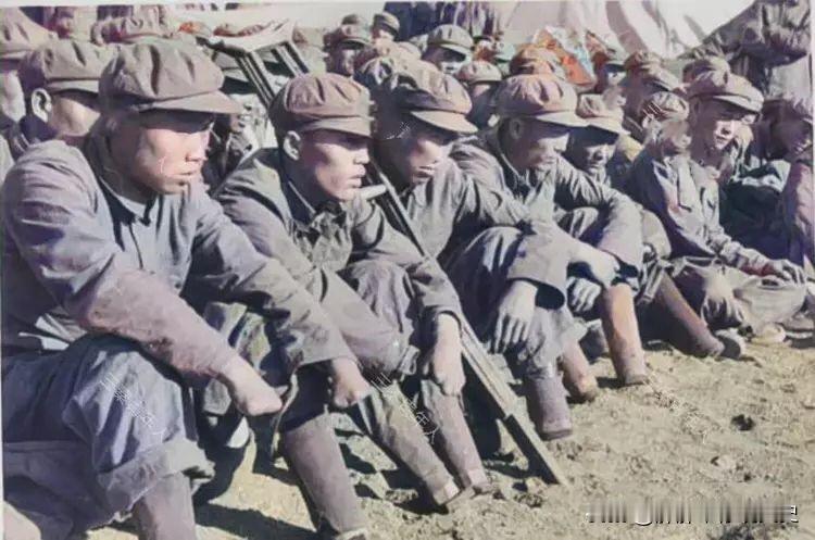 这是1953年，朝鲜战争时期，战地记者所拍摄的一张令无数国人潸然泪下的特殊照片！