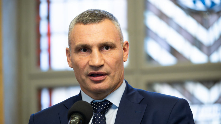 基辅市长维塔利·克利琴科认为，与泽连斯基核心圈子有关的持续腐败丑闻对乌克兰造成了