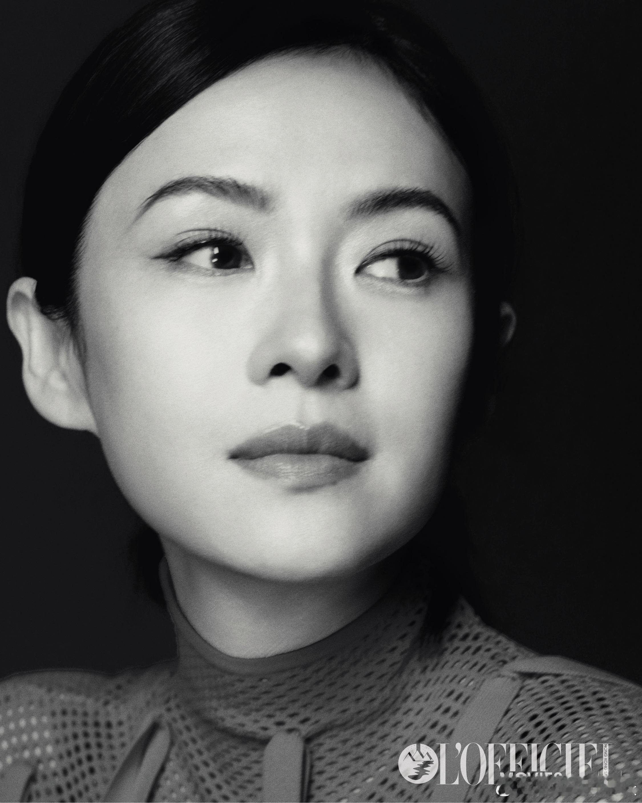 章子怡奖杯版脸颊比心章子怡一键三连荣誉一键达成！章子怡包揽三类重量级奖项，覆盖专