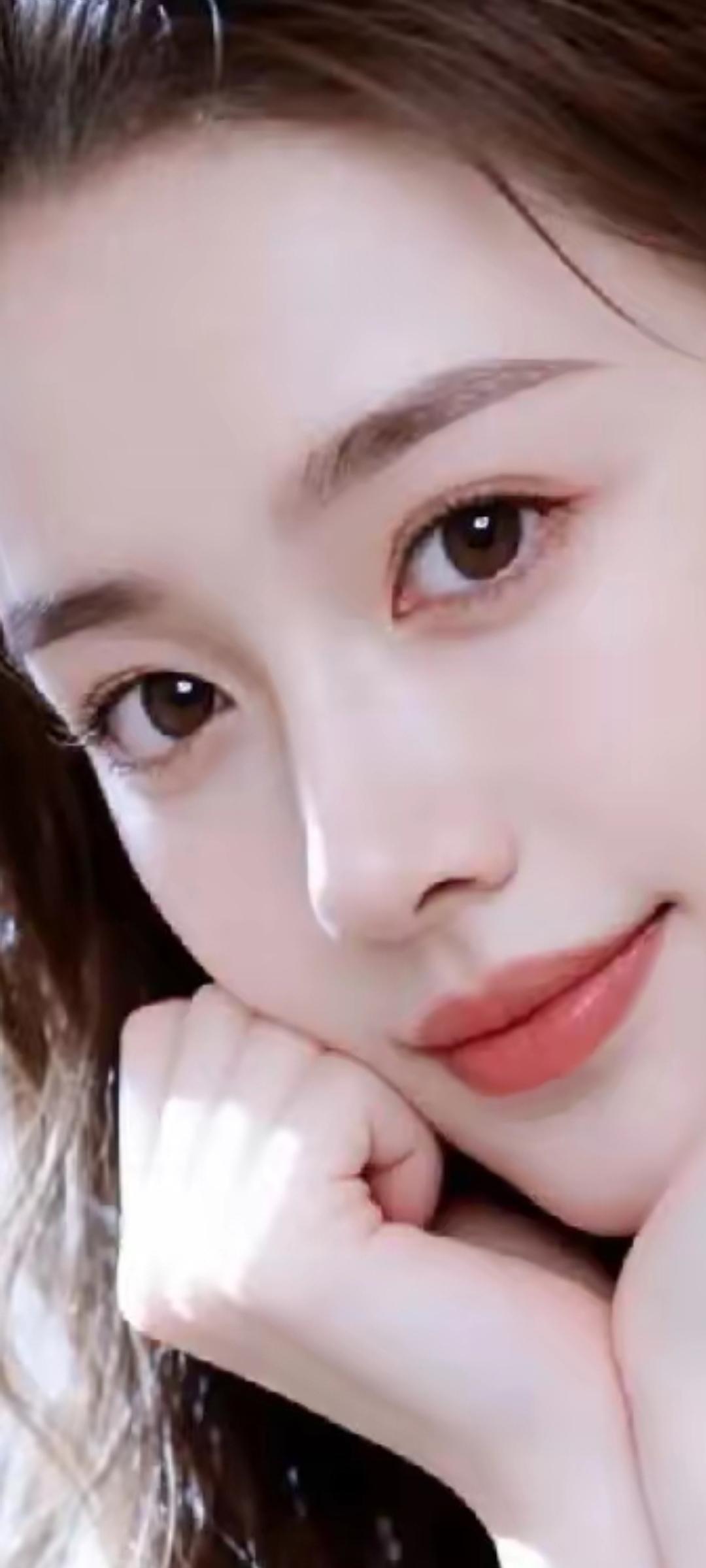 温柔眼眸，甜美微笑，元气少女，元气满满的一天！🌞💕
