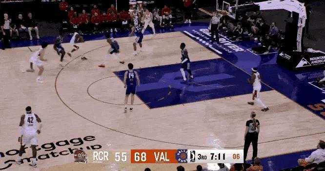 一方面是杨瀚森突破了本场比赛的体能瓶颈，另一方面也是混音确实打慢了，杨瀚森就把自