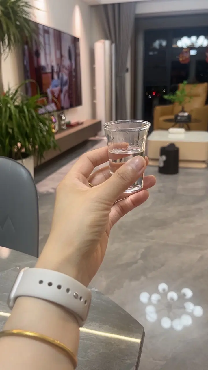 下班了，小酌一杯，轻松一刻，给疲惫的生活加点微醺……