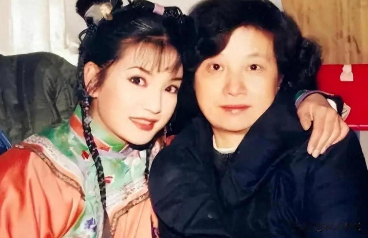 明星女儿淡出舞台，全家风险跟着上门，老人晚年到底该怪谁。
魏启颖的晚年被推上热搜