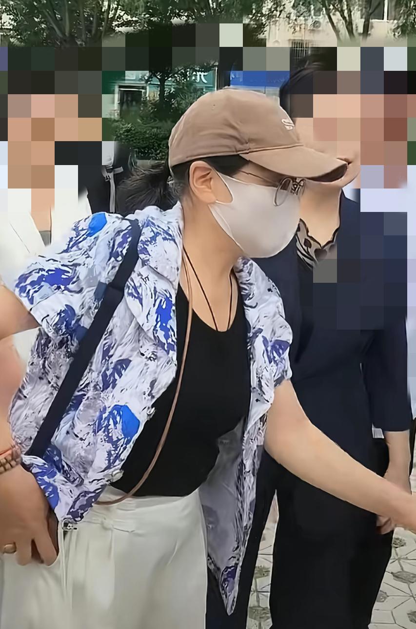 柴桑大姐真把命豁出去了！直播摊牌遇骚扰，48小时失联就曝实锤

直播里直接摊牌：