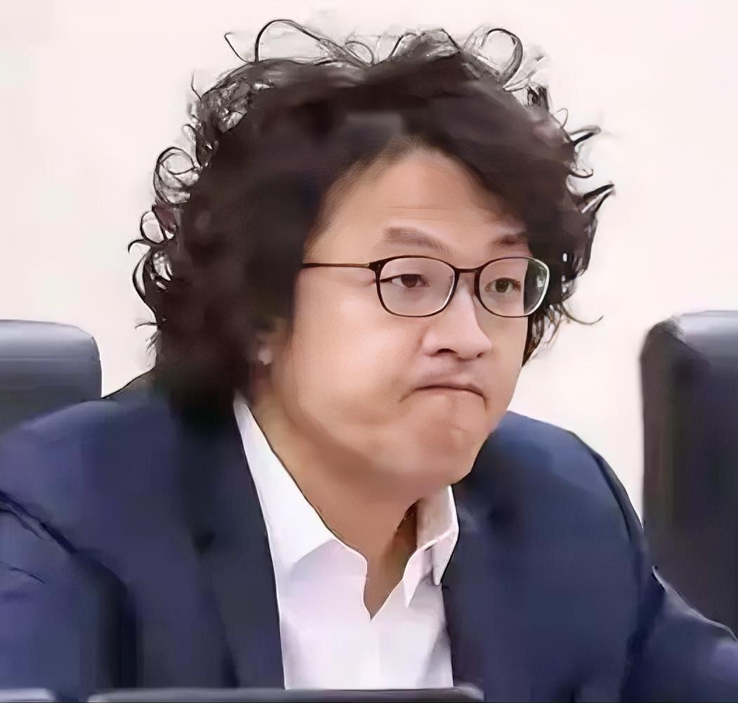 那个数典忘祖的“台独”顽固分子沈伯洋，大难临头了还上蹿下跳、猖狂挑衅，这是自己活