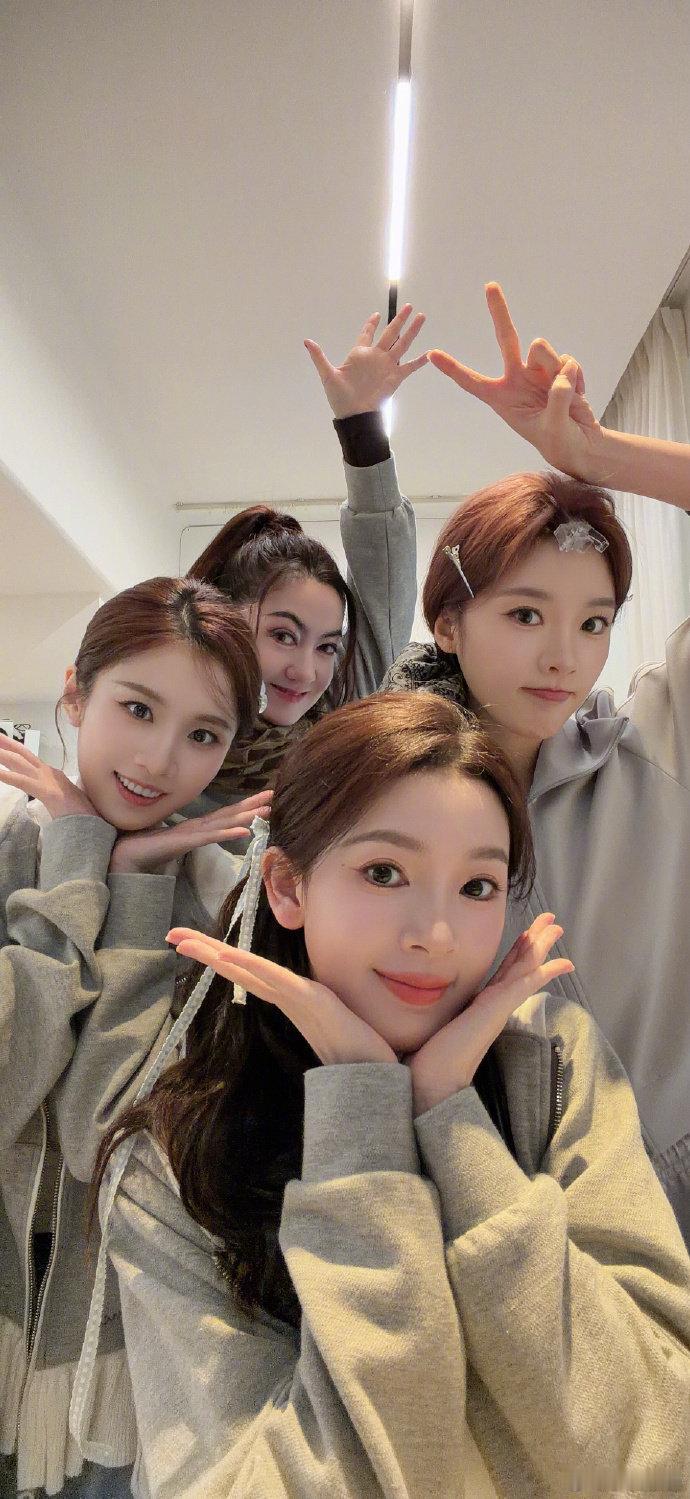 陈瑶感谢者来女乘风2026温柔致谢，双向温暖，陈瑶与者来女的互动太治愈。 