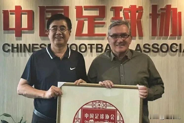 多多益善！奥斯卡的事还没影呢，伊万科维奇又向足协提要求了，他希望足协能在明年1月