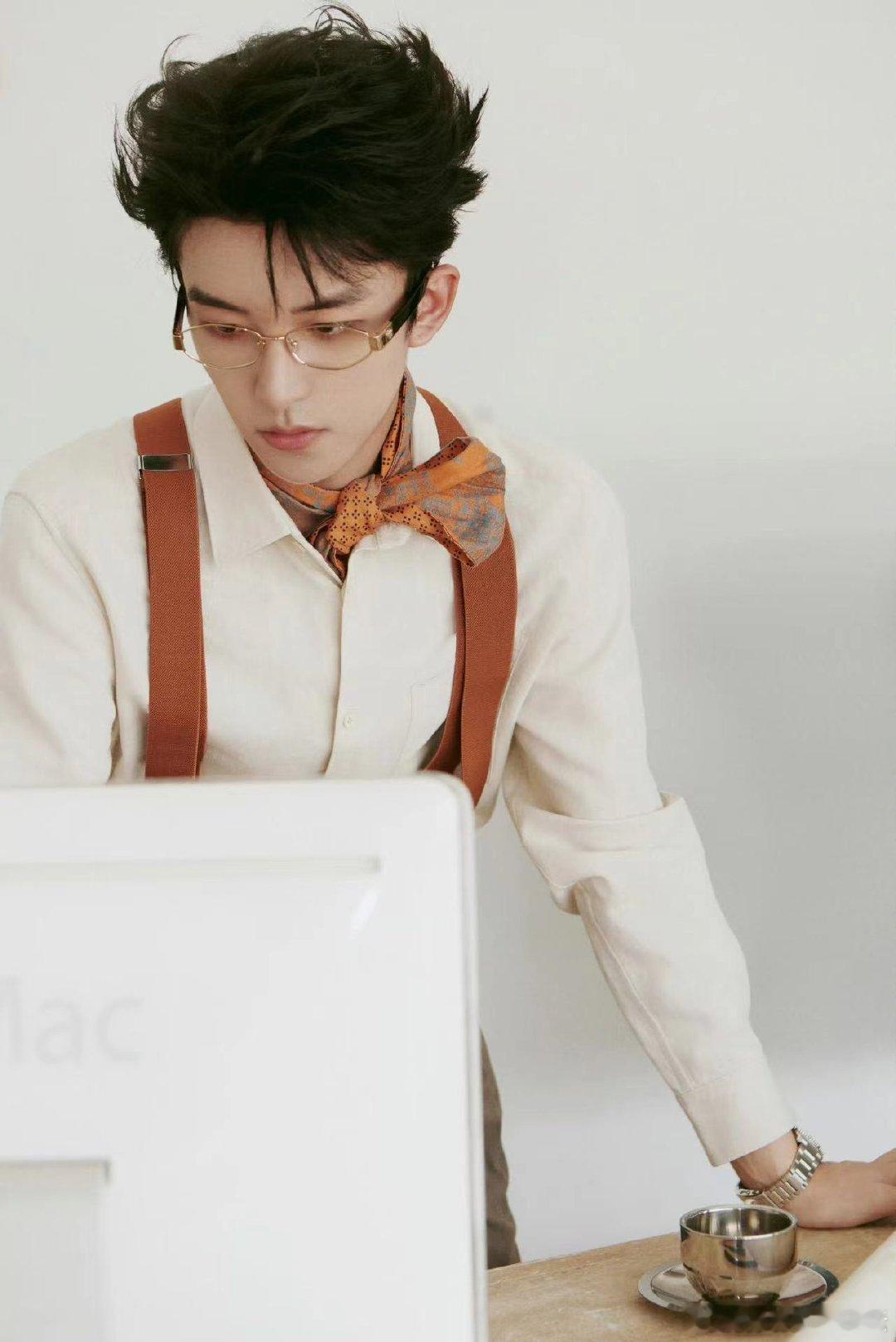 #黄子弘凡5G冲浪人##黄子弘凡梗王#黄子弘凡的梗真是层出不穷，不愧是梗王！每次