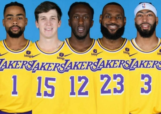 #詹姆斯生涯首秀20周年##湖人vs国王##NBA你我皆主角# 在这特殊的日子里