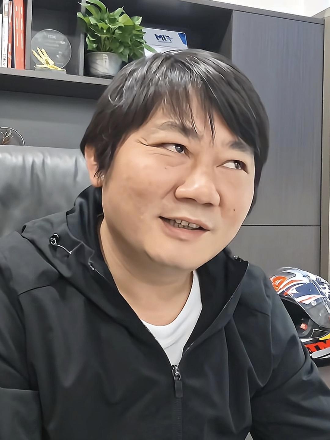 张雪太给力，泰康保险妥协了

这事看下来真让人窝火。成都肖某18岁时妈妈给他买了