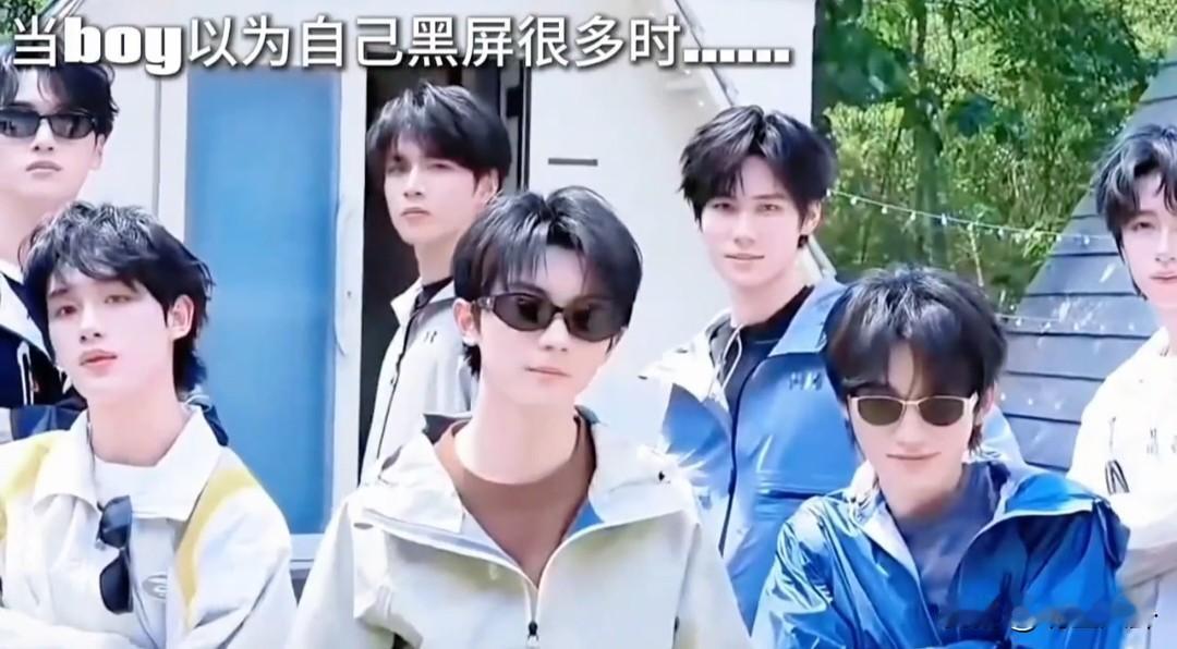感谢以上明星的出场[比心][比心][比心]这里的“黑屏”不是设备黑屏，是“大脑一