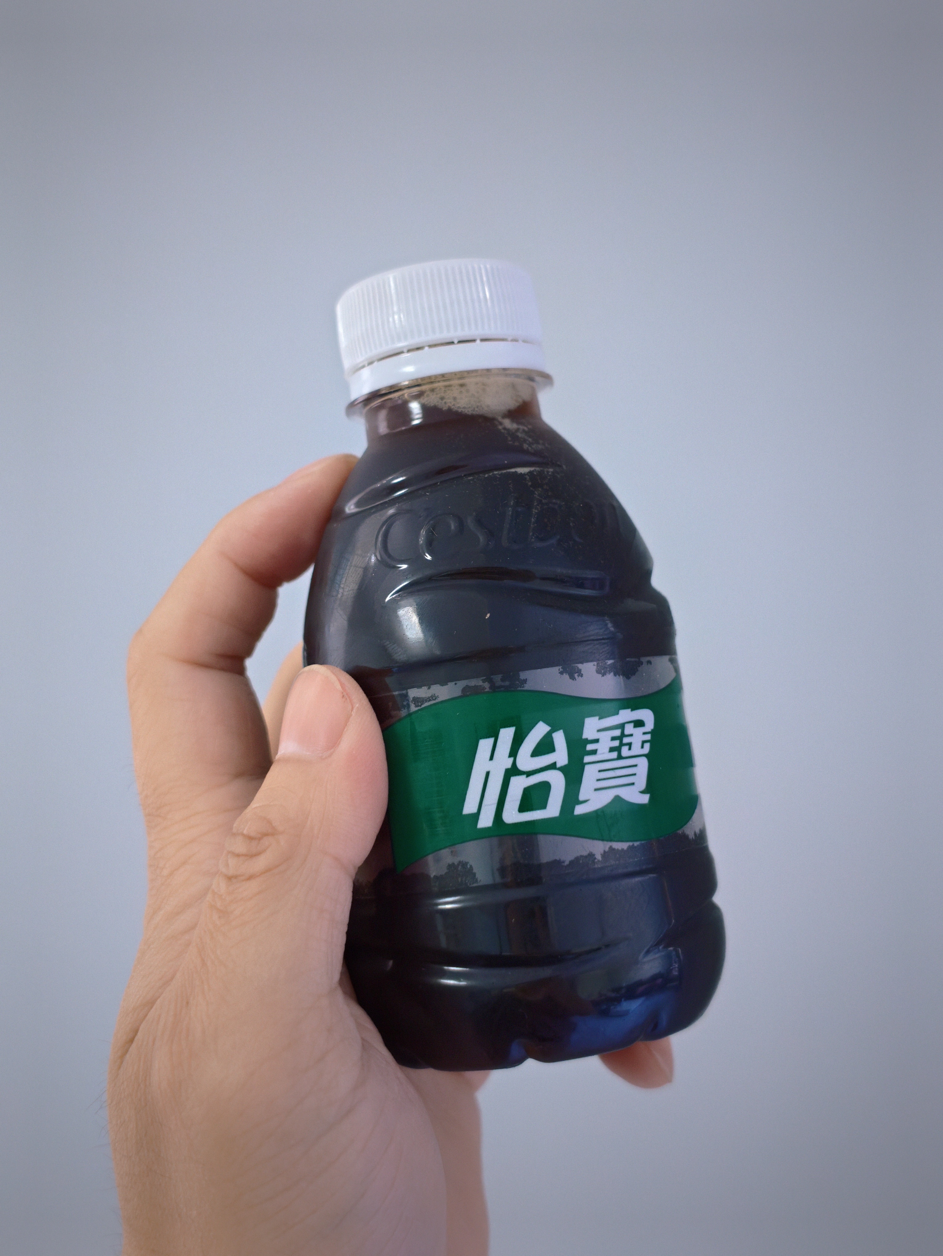 这未成年的水，冲咖啡倒是挺不错。一口一个，还不会太淡。