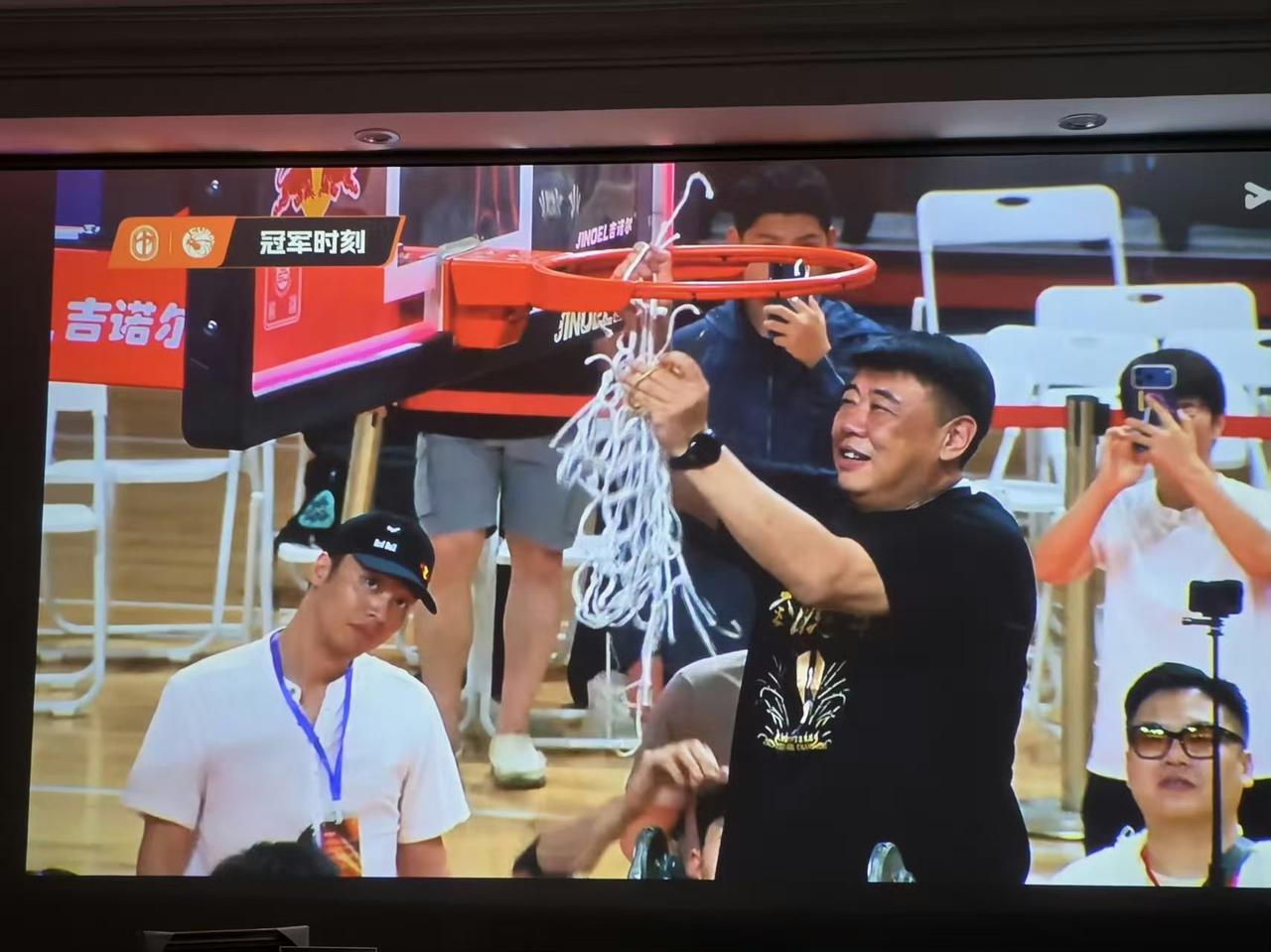 原山东男篮五虎之一的杨文海在山西创造辉煌 7月12日结束的第28届CUBA男篮决