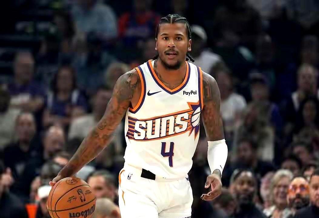 腿筋又罢工，格林只能坐板凳。太阳少了个能冲的箭头，进攻立马断电。热火趁火打劫，1