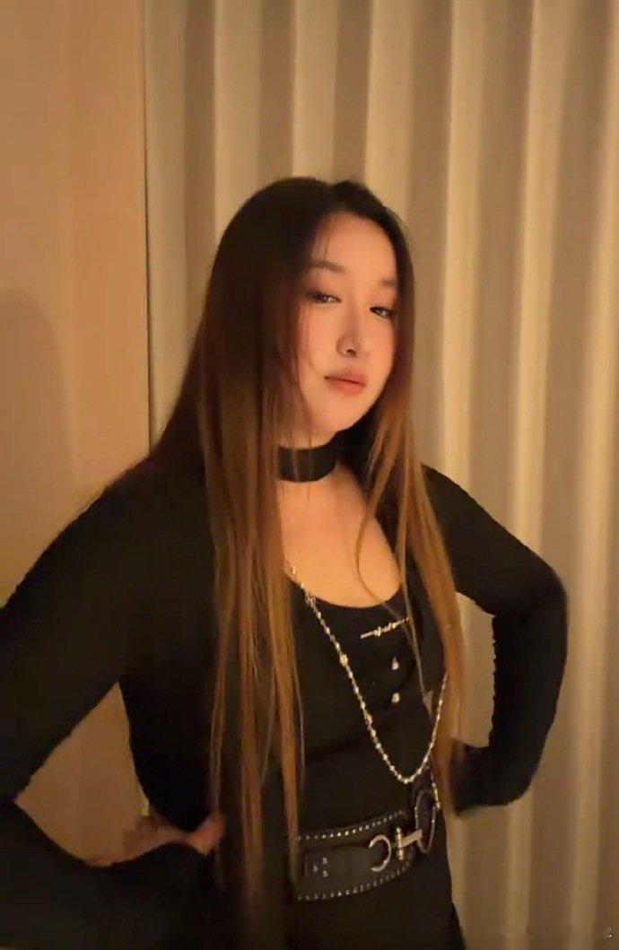 走心演绎搭配磅礴嗓音，锤娜丽莎用扎实唱功，诠释大嗓歌手独有的音乐魅力锤娜丽莎大嗓