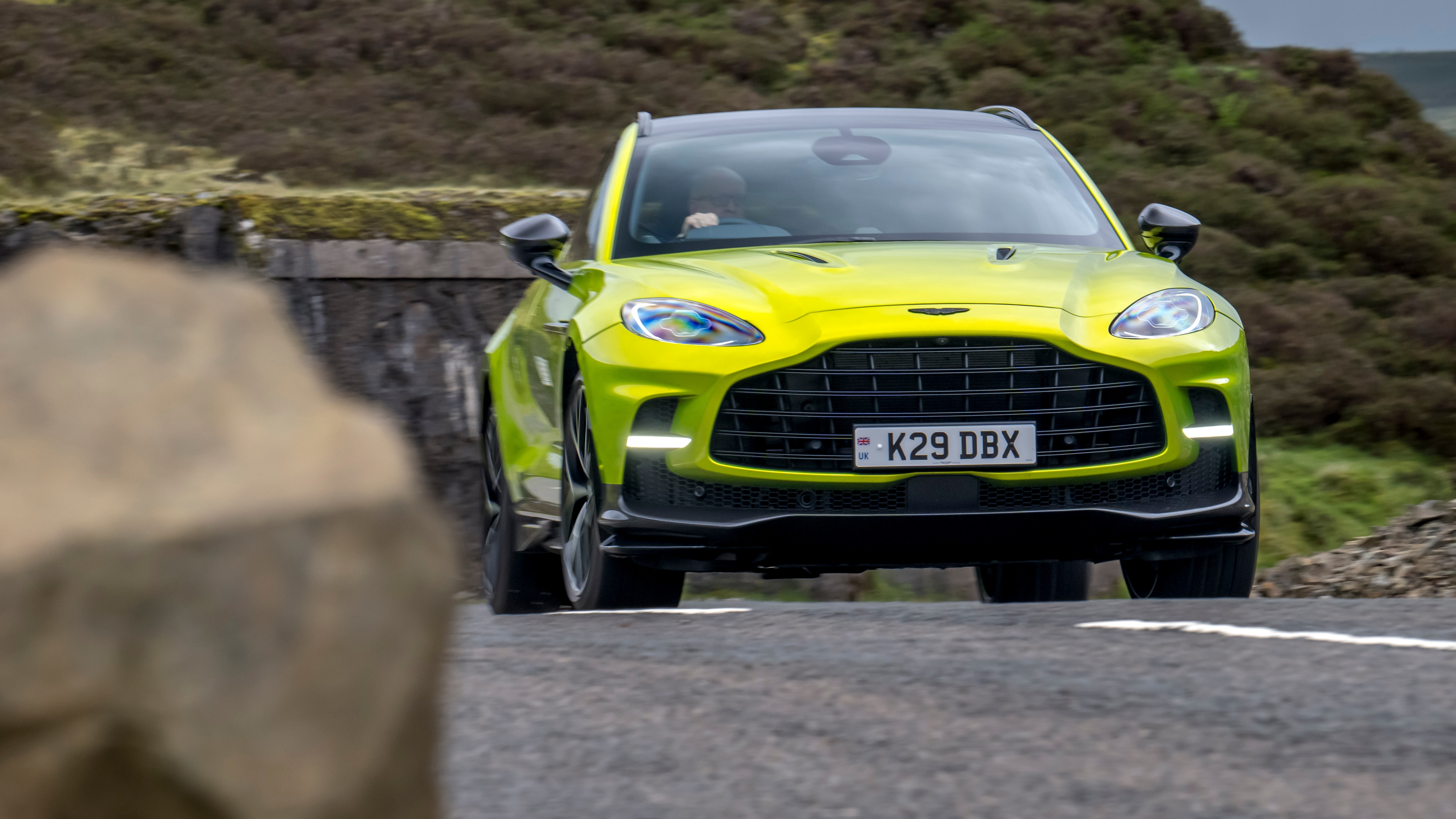 Aston Martin DBX 7074.0L V8双涡轮增压707马力，90