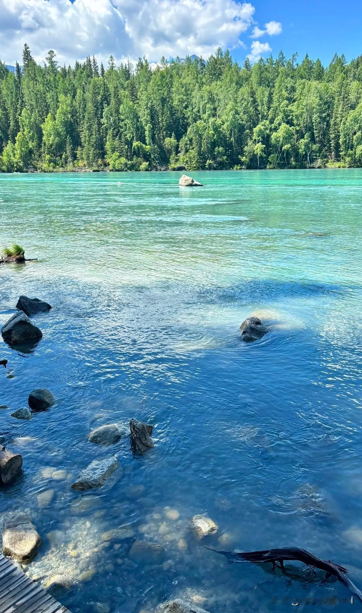 家境一般却贵气十足的人的特点：

• 气质方面：他们言辞、气质、相貌、神韵等整体