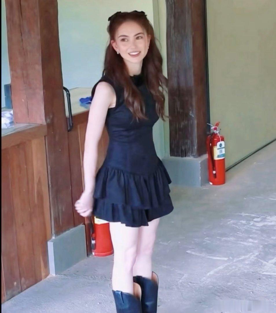 同样是天王嫂，昆凌真的很讨喜，上真人秀，昆凌的表现低调谦逊、不娇情。 