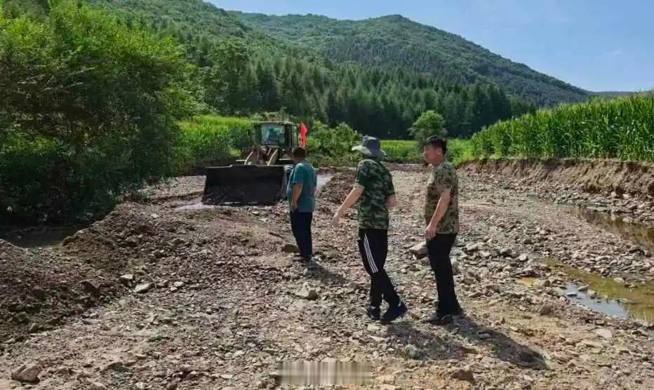 多方聚力驰援清原携手重建家园 新宾驰援恢复重建  患难与共见真情。抚顺清原县遭遇