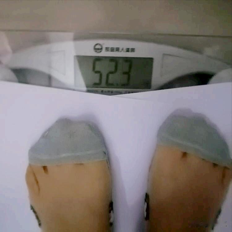 我惊呆了，我的体重又降了，还不如一个月前重了！

四五月份的时候，我的体重有点低