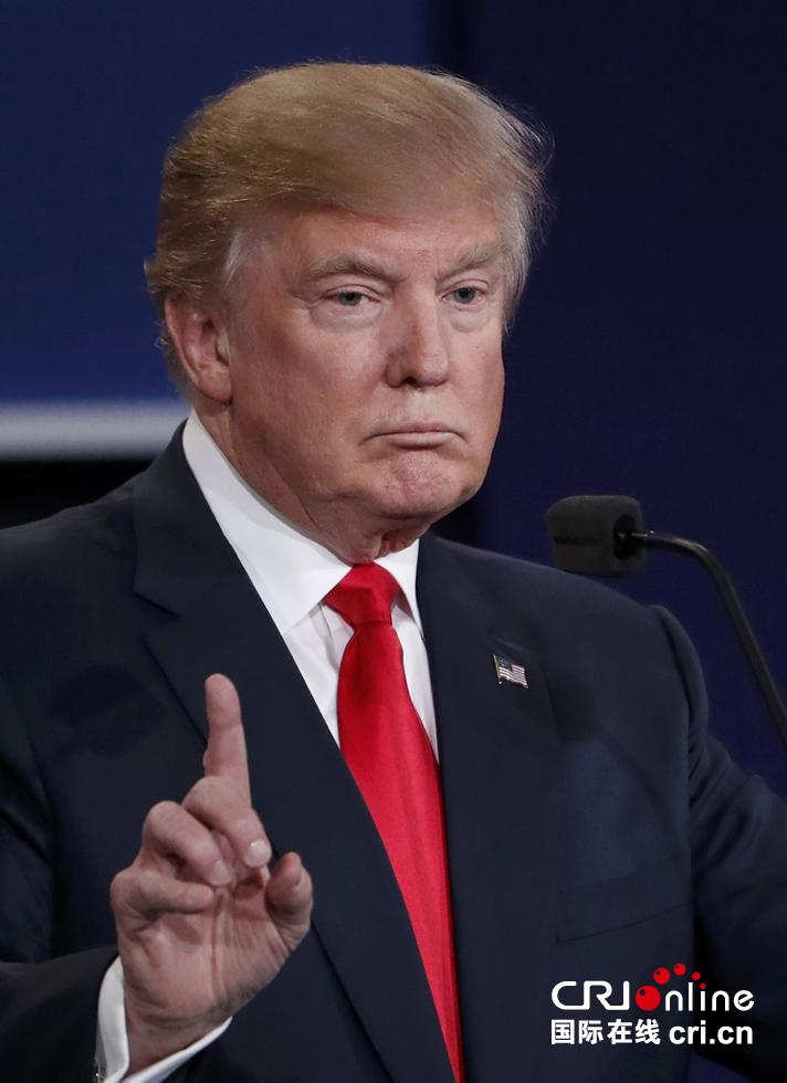 特朗普自称“和平缔造者”，更多是竞选话术与自我标榜，与实际行动反差明显。他推动亚