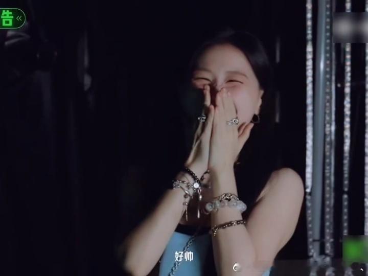 丁程鑫教金靖跳舞金靖被丁程鑫跳舞帅到尖叫开始推理吧 金靖让丁程鑫教她跳舞，小丁没