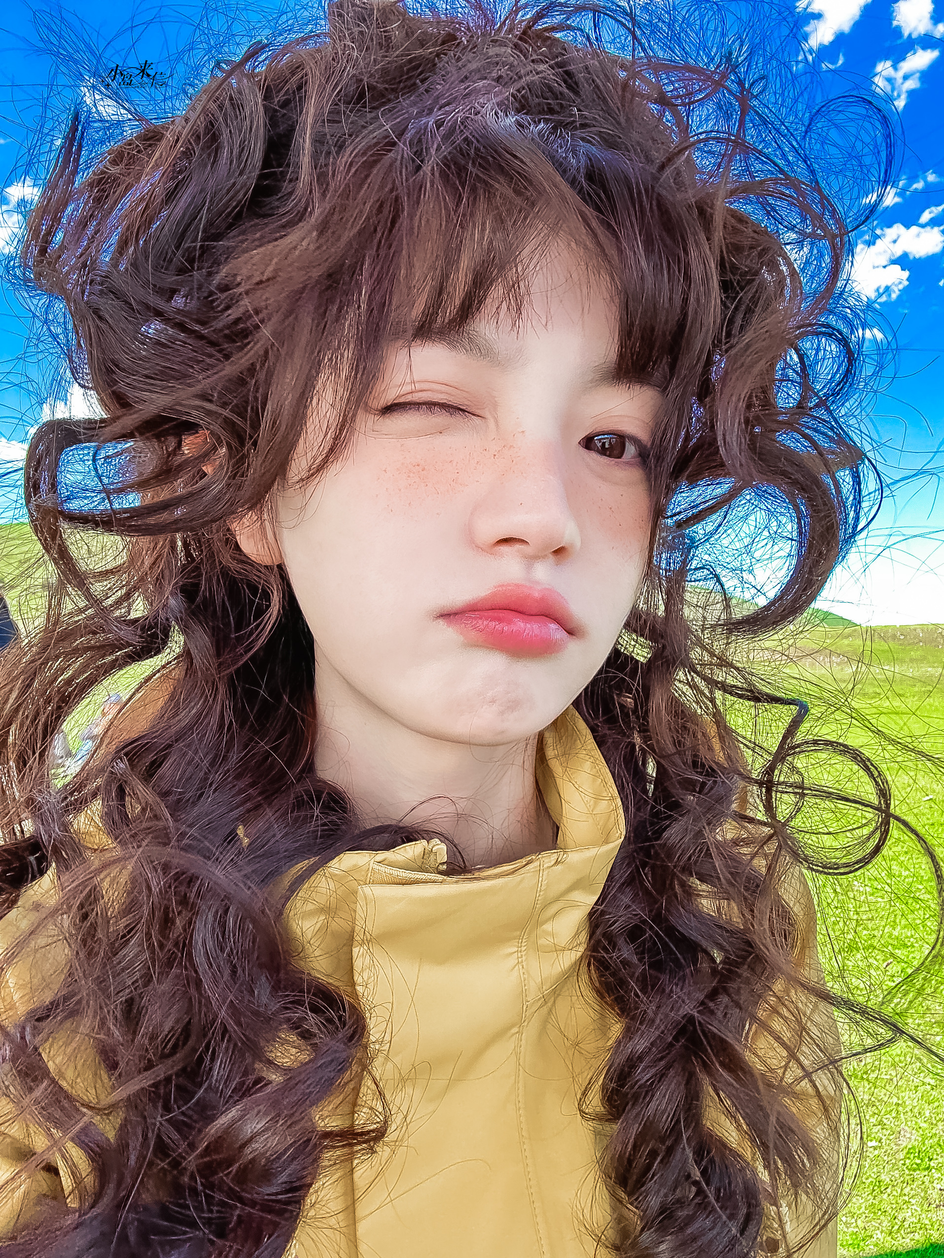 田曦薇hi6下班饭撒田曦薇圆圆的小脸，大大的眼睛真的是太可爱了！她的长相真的是软