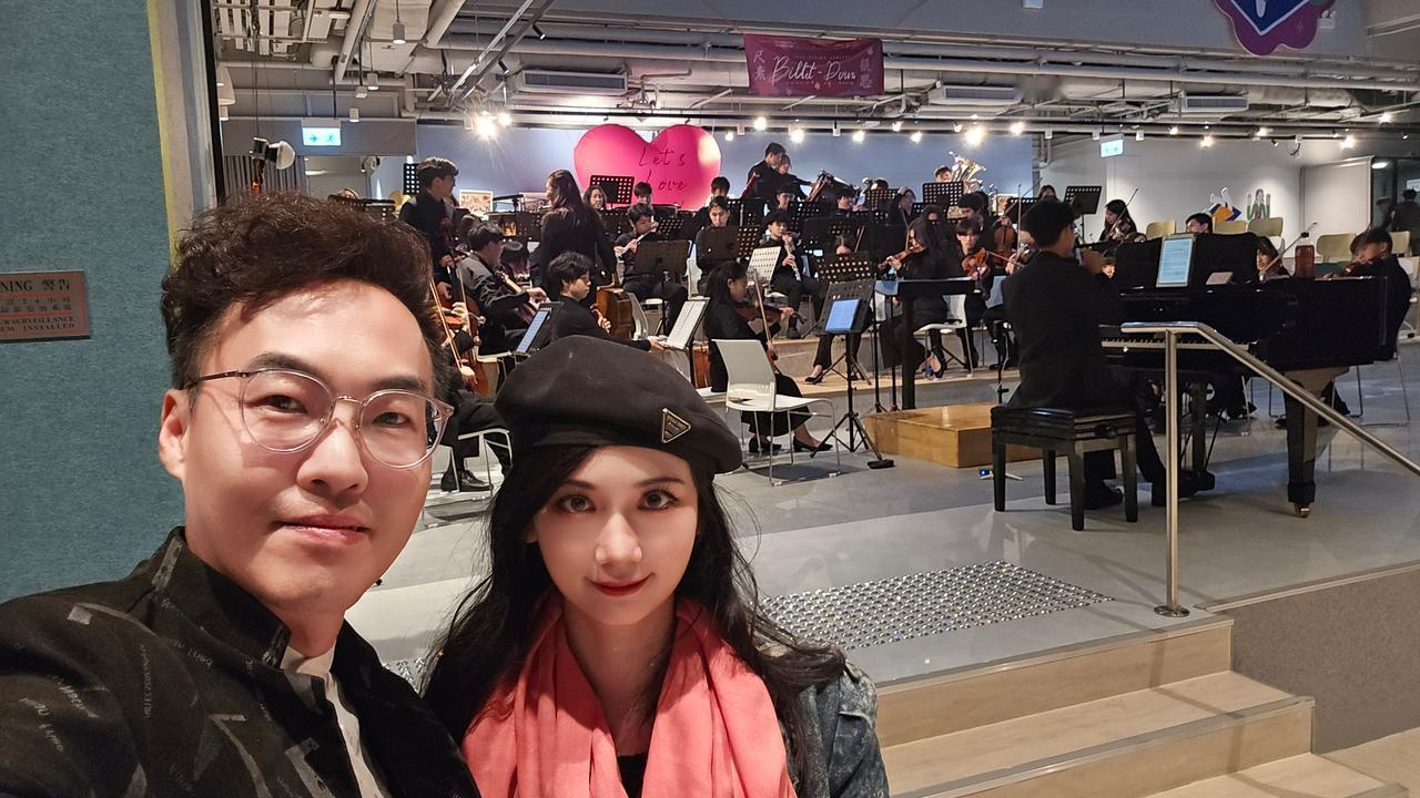 丙午新春，大年初六晚，

高Sir很开心代表香港菁英会出席及支持慈善音乐会，为一