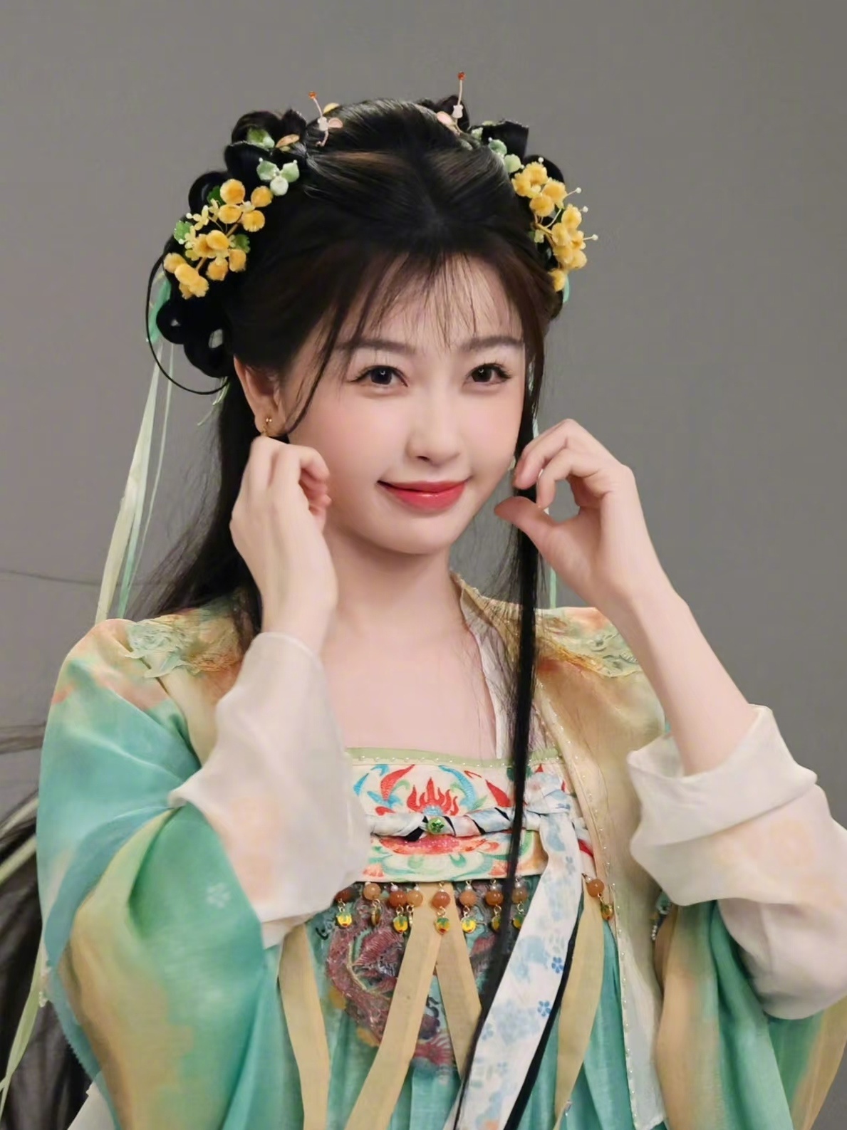 仙侠剧《神仙肉》置景中，六月开机。一度君华小说改编，网传虞书欣和何与二搭，演千年