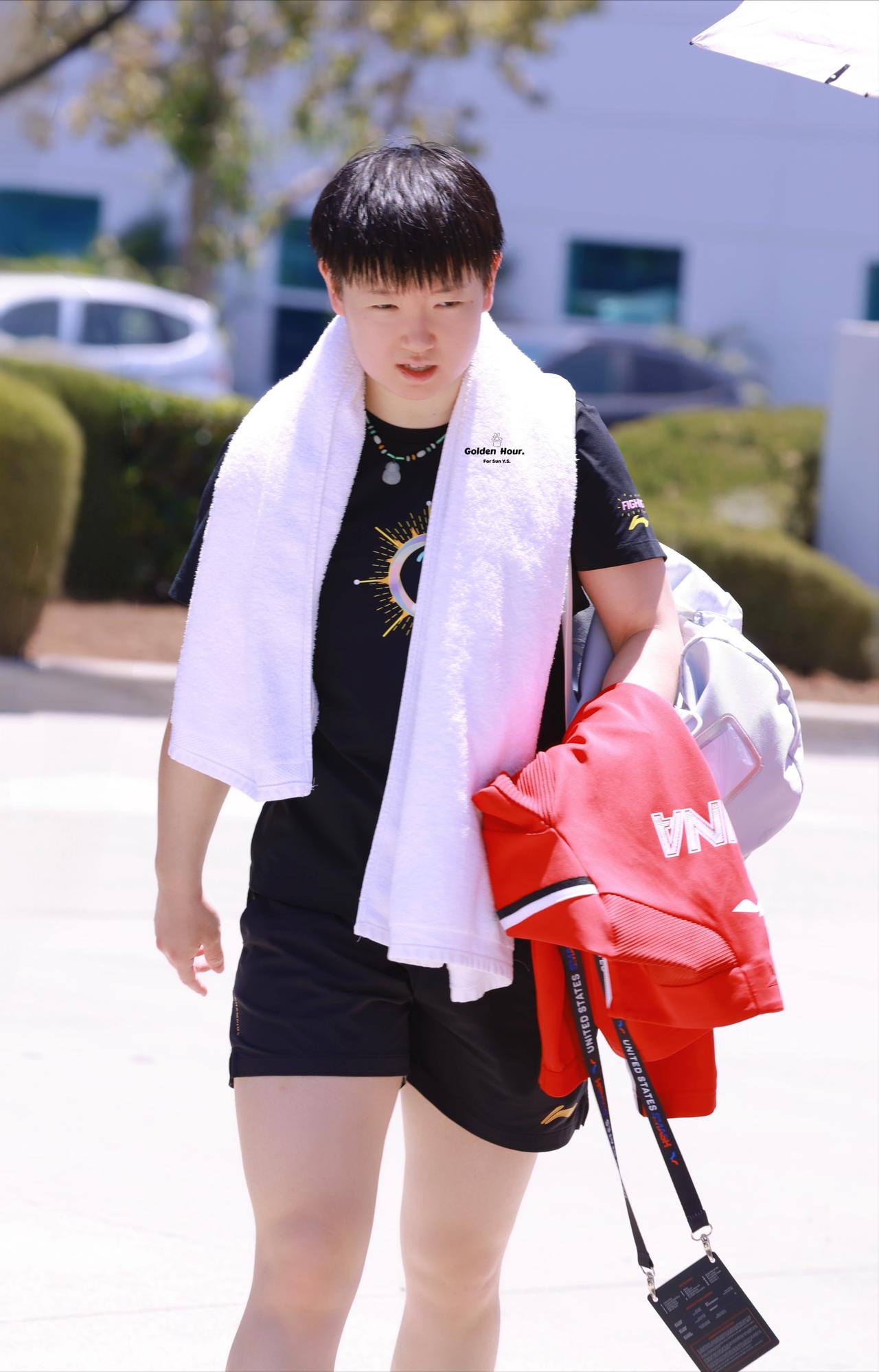 这次美国大满贯，
总感觉莎莎怪怪的，
原来是少了好姐妹的陪伴，

以往出征，
身