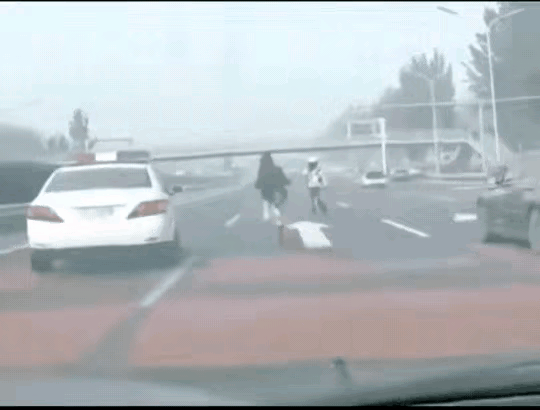 自行车怎么上的路