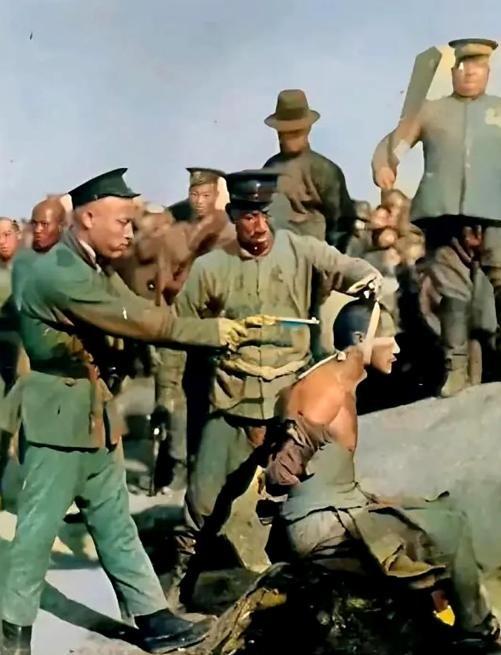 1919年，北洋警察抓到了“贼王”张三立，他被押上刑场，准备执行死刑。在执行之前