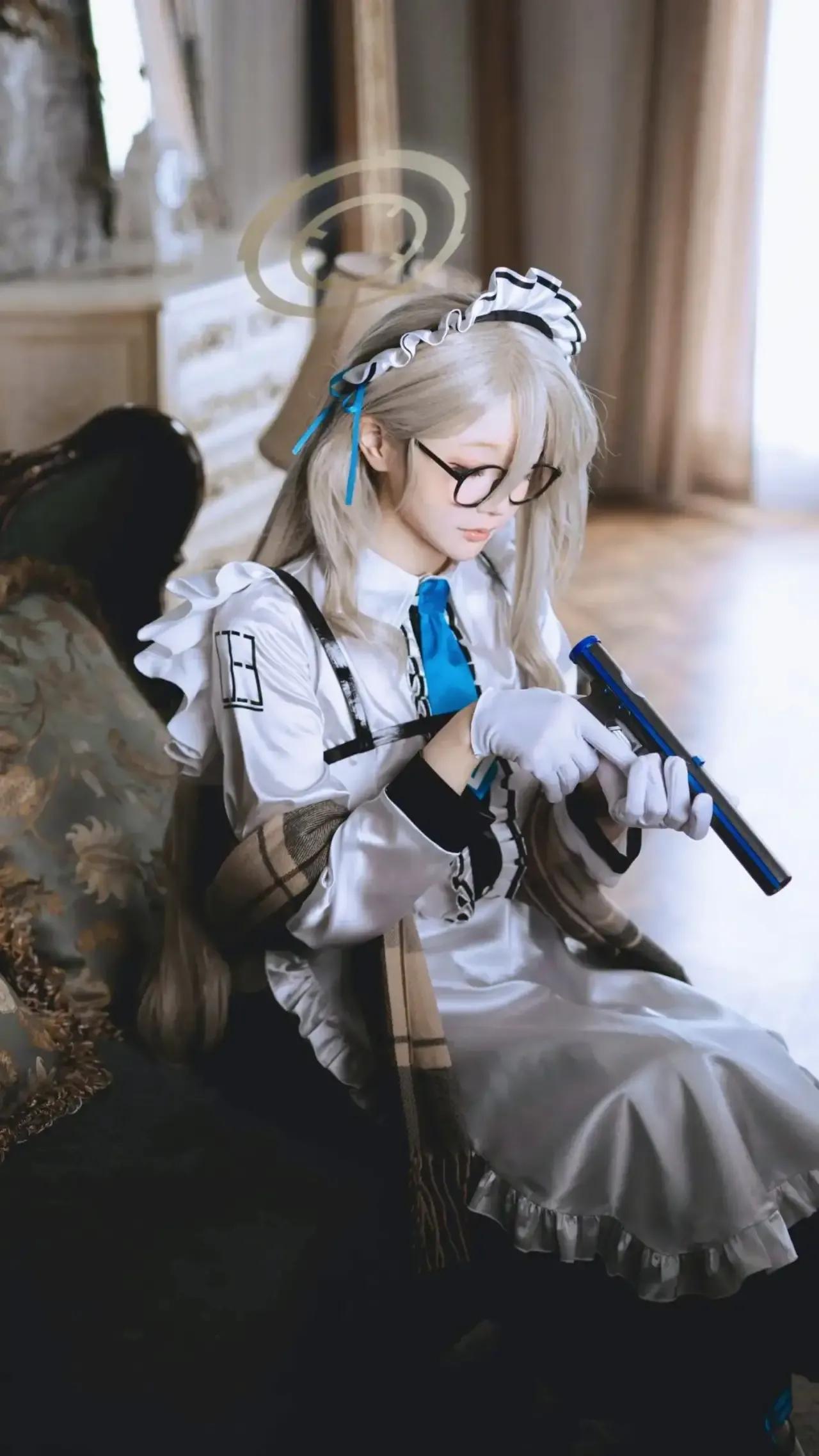 掏出我的武器，biu，biu，biu……  