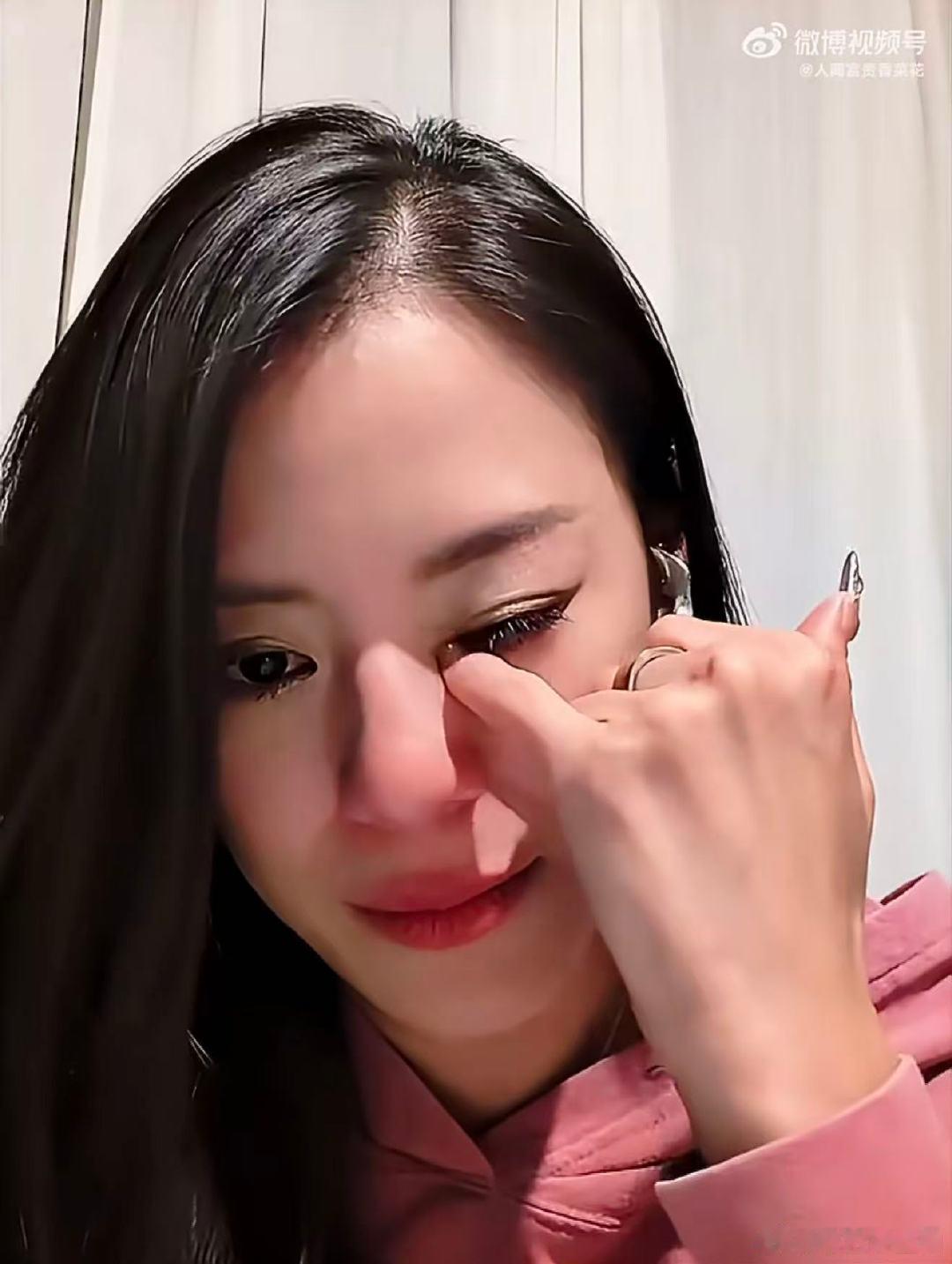 江语晨直播哭了江语晨说官司跟前夫没什么好事谈及过往经历，江语晨忍不住落泪，直言跟