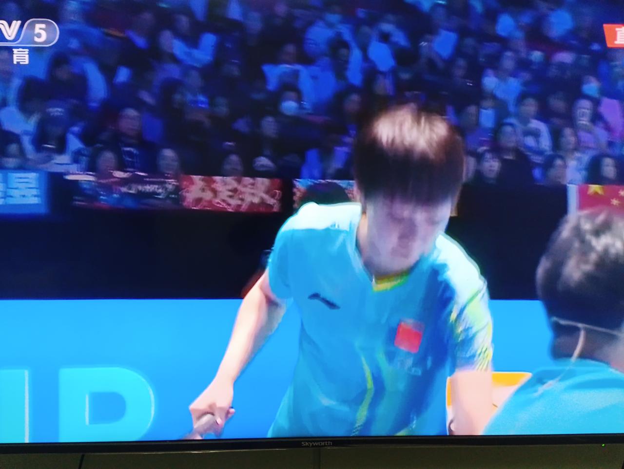 5分钟完胜第一局[赞]，
第一局王曼昱🇨🇳11-2先胜李昱谆！
这是第35届