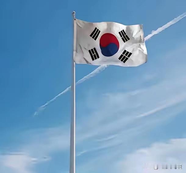 韩国也警惕起来了！

日本自卫队正在疯狂备战，连医院和学校都被动员起来了。

消