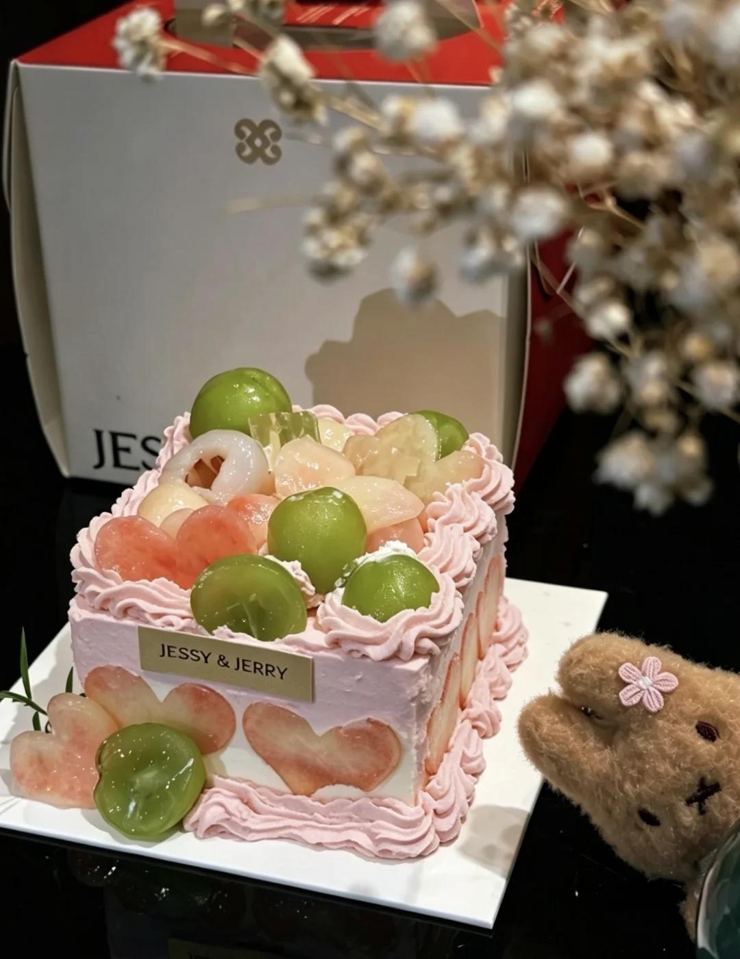 终于广州也有啦🎂
广州终于新开啦在天环店广场
一直心心念念的蛋糕
🎂桃气倾心