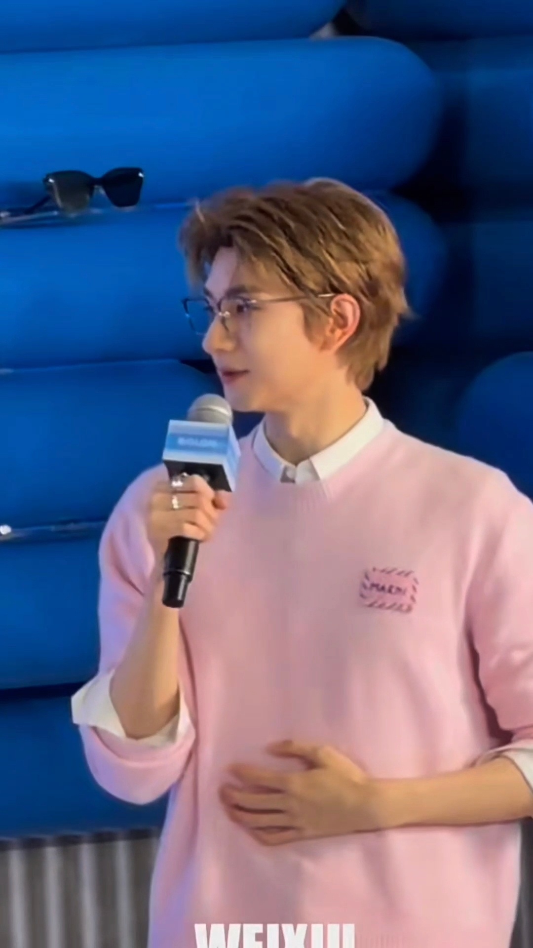 金发粉衣…完全清爽男大来的吧林一粉色卫衣清爽男大林一武汉活动金发粉衣