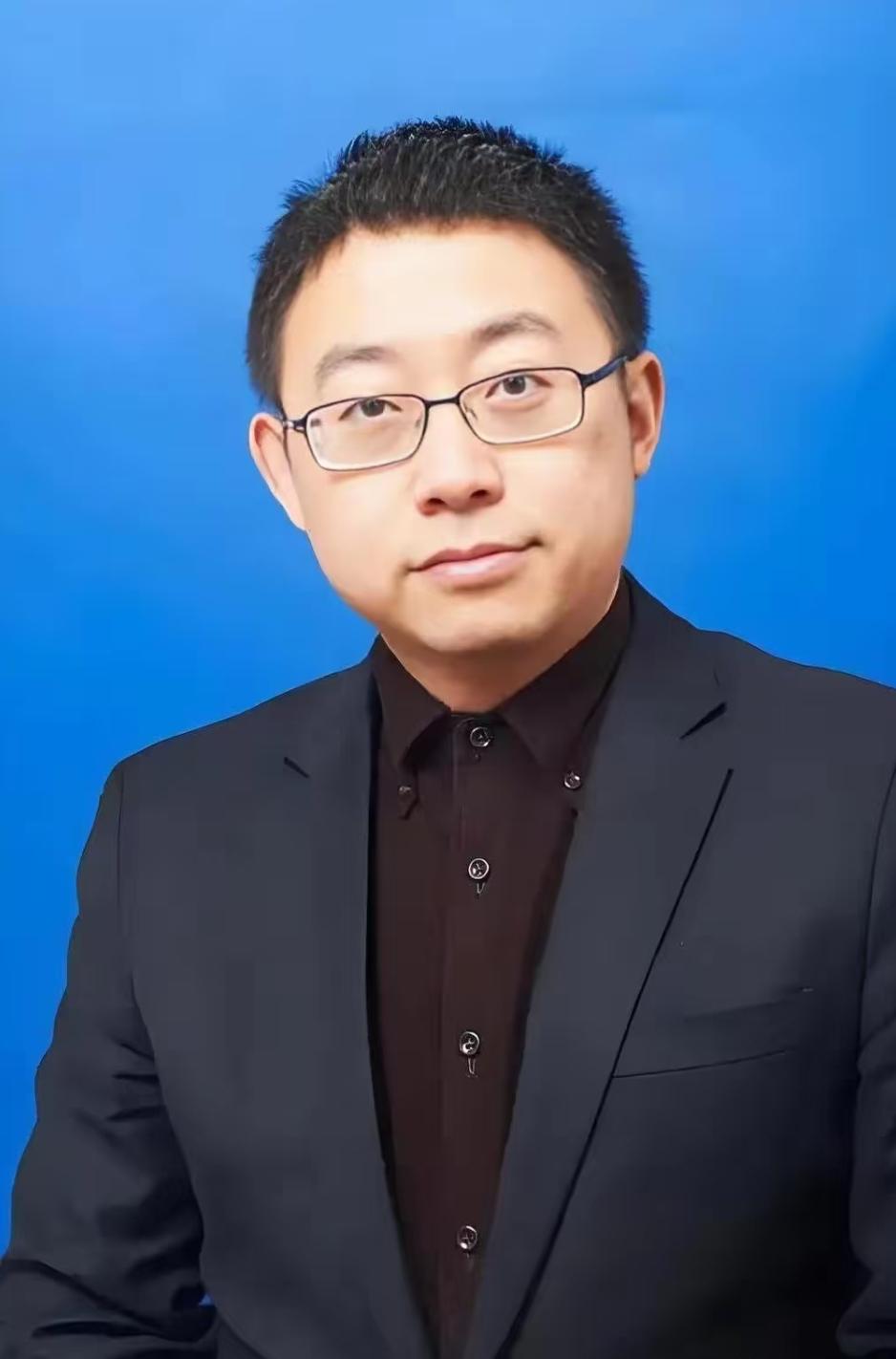 先给沈逸狠狠点个赞！
大是大非面前敢发声、凭直觉揪出不对劲，这份勇气
比多少喊着