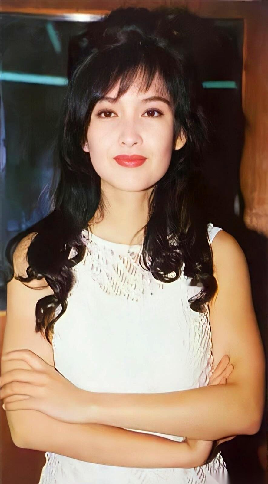 周慧敏的故事，最狠的不是抓到倪震跟陈法蓉在自己家沙发上，而是十三天。
就那十三天