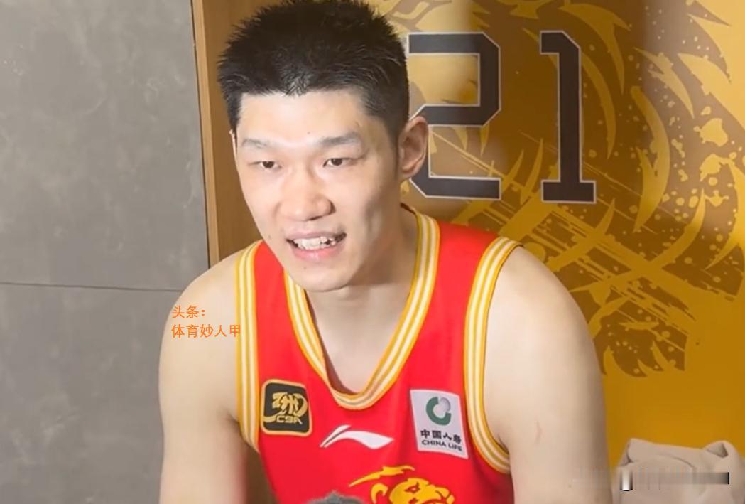 胡金秋：我很敬佩孙铭徽，打了封闭上场，第二天走不了路，这是外界不知道的。
陈梦说