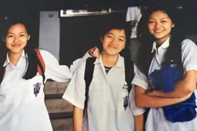 阿雅得知大S去世后，在沙发上坐一整晚，为何一年后才写下五个字