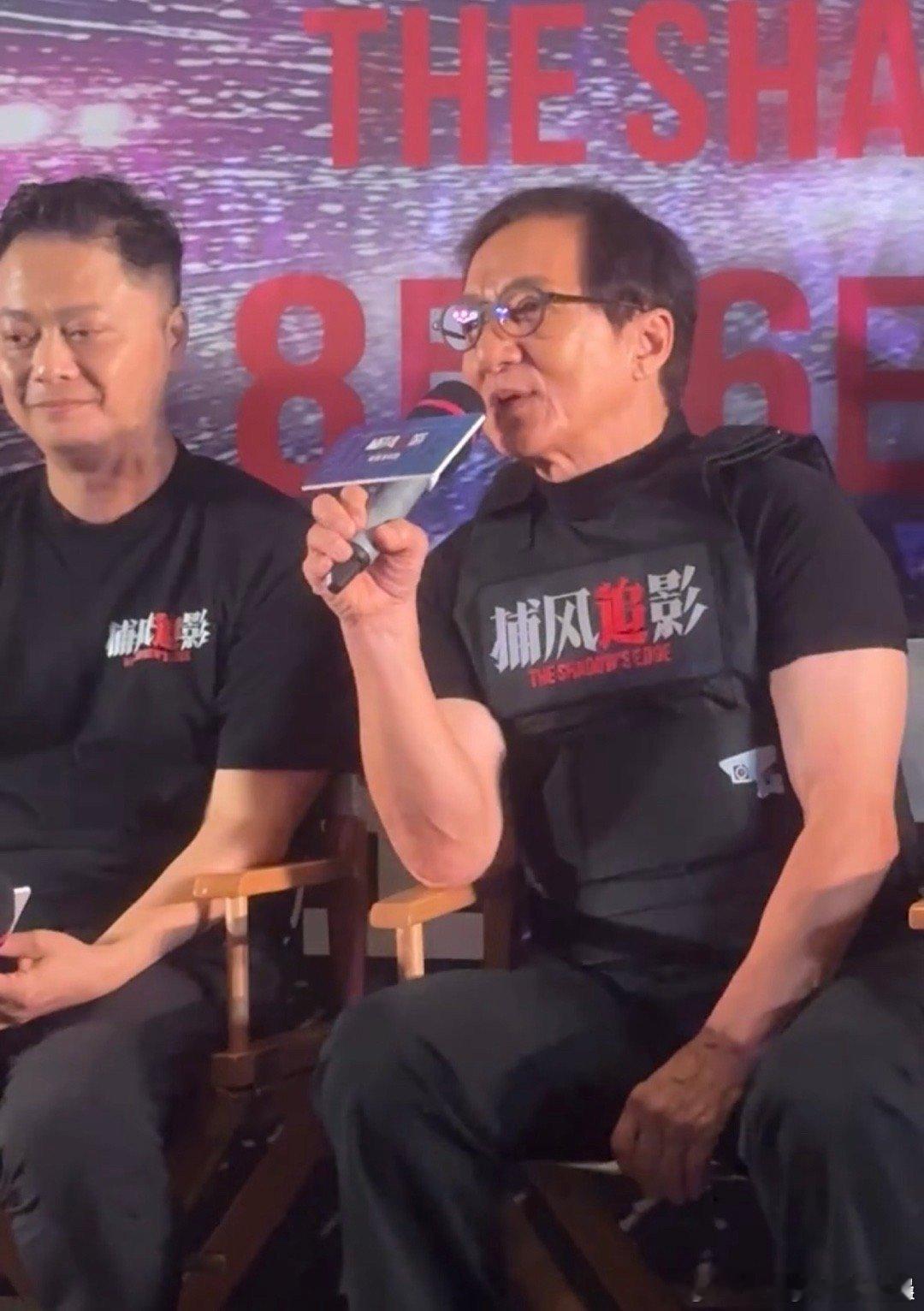 成龙说张子枫成功是有理由的张子枫用带伤的手诠释角色，成龙看在眼里赞在心里。哪有天