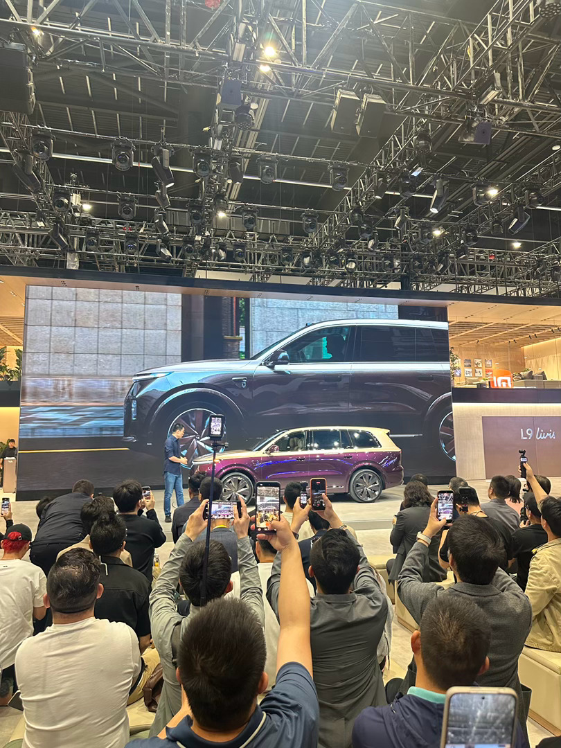 刚看完理想L9 Livis发布会，直接看嗨了。全球首创全线控底盘+800V全主动