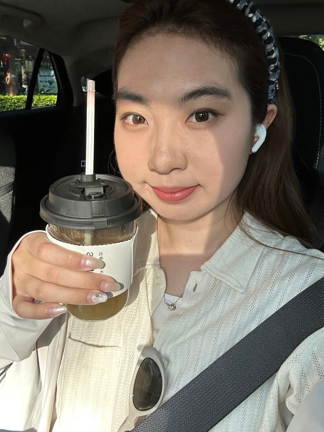 奶茶太好喝跟我爸在路上大喝特喝🍺天气太好晕倒 ​​​