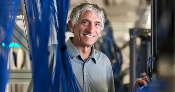 诺奖得主：美国仅领先“几纳秒”，中国量子计算将很快实现反超