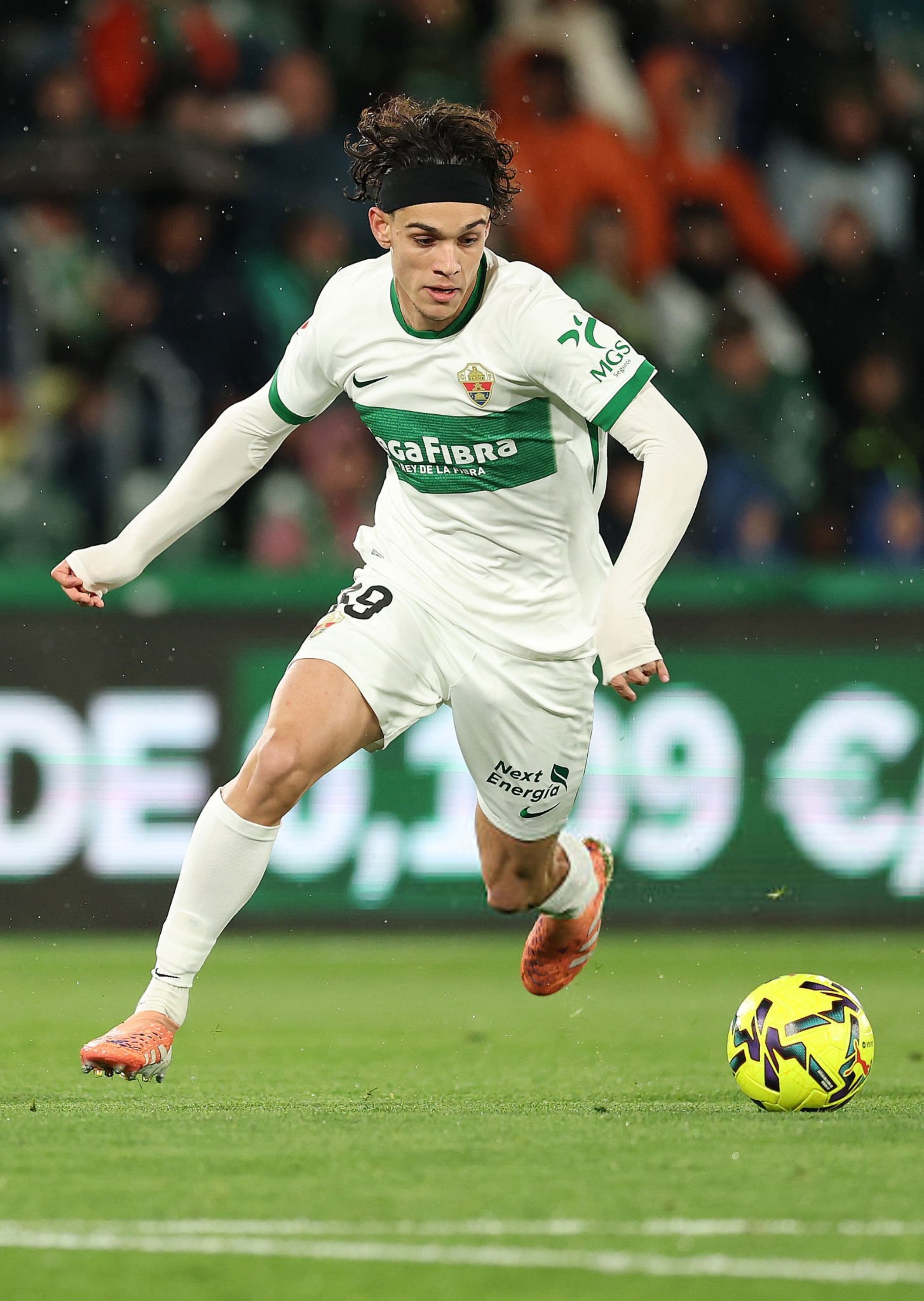 巴塞罗那医生今天为赫克托·福特进行了肩部手术——他将缺席数月🔴体育大赏巴萨至死