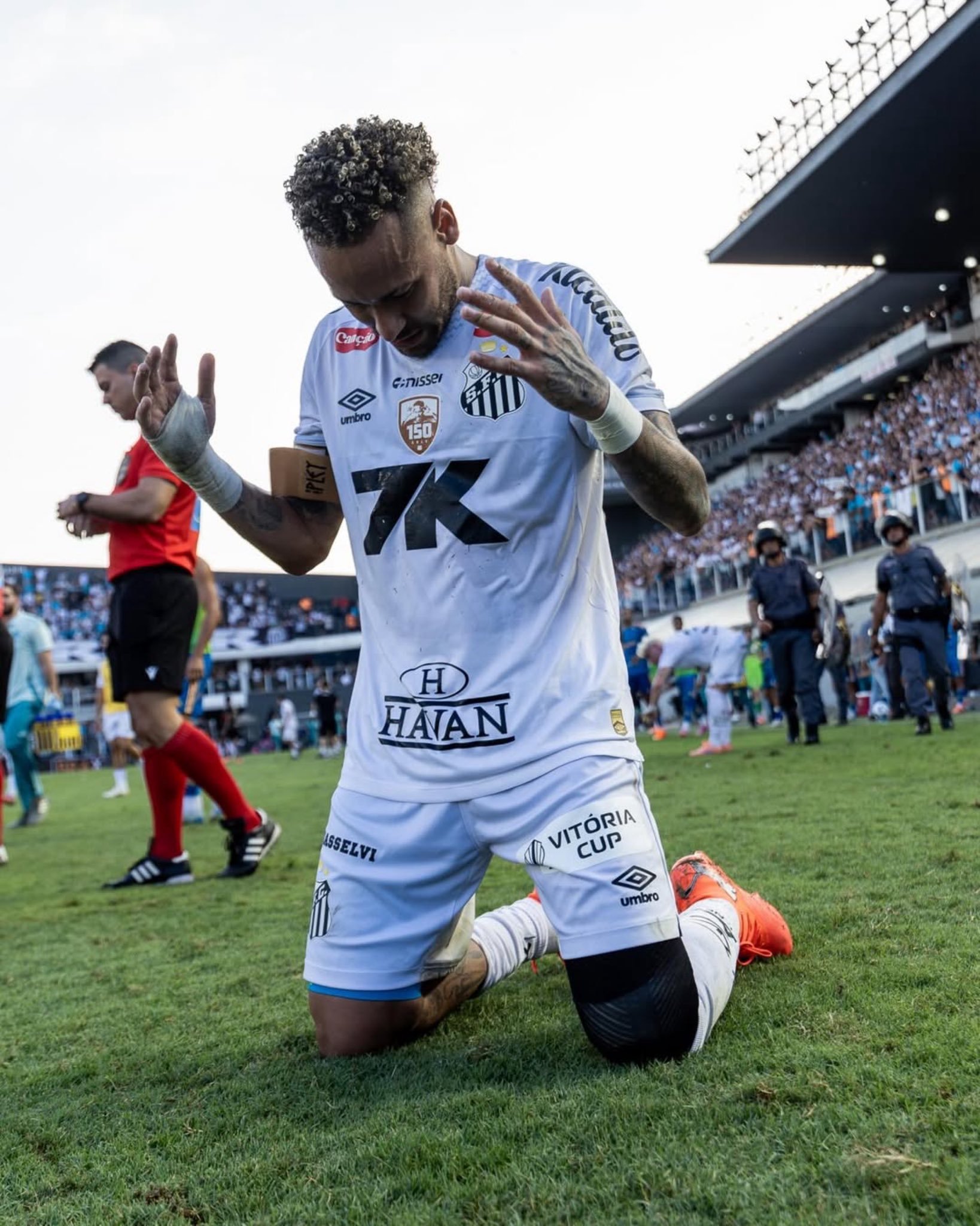 内马尔率桑托斯保级成功最后三轮比赛，桑托斯取得三连胜，内马尔带伤打进4球助攻1次