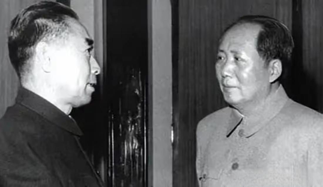 1961年，毛主席和周总理在中南海爆发了一场“史无前例”的争执，面对周总理的“喋